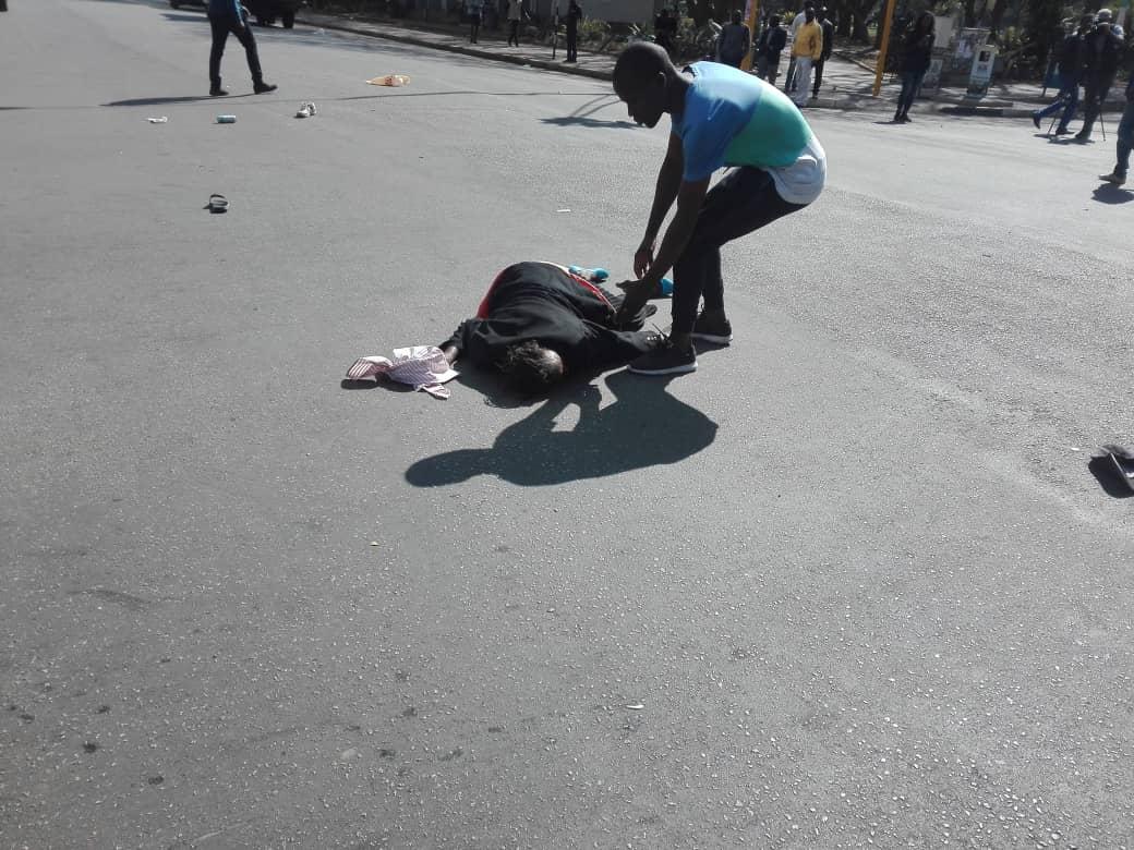Not one car has been burnt, not one shop looted &amp; yet innocent people, including women, sitting down, weaponless, have been brutally assaulted by Police in Harare today. Its happened because the international community hasnt held the Mnangagwa regime to account &amp; it feels immune.