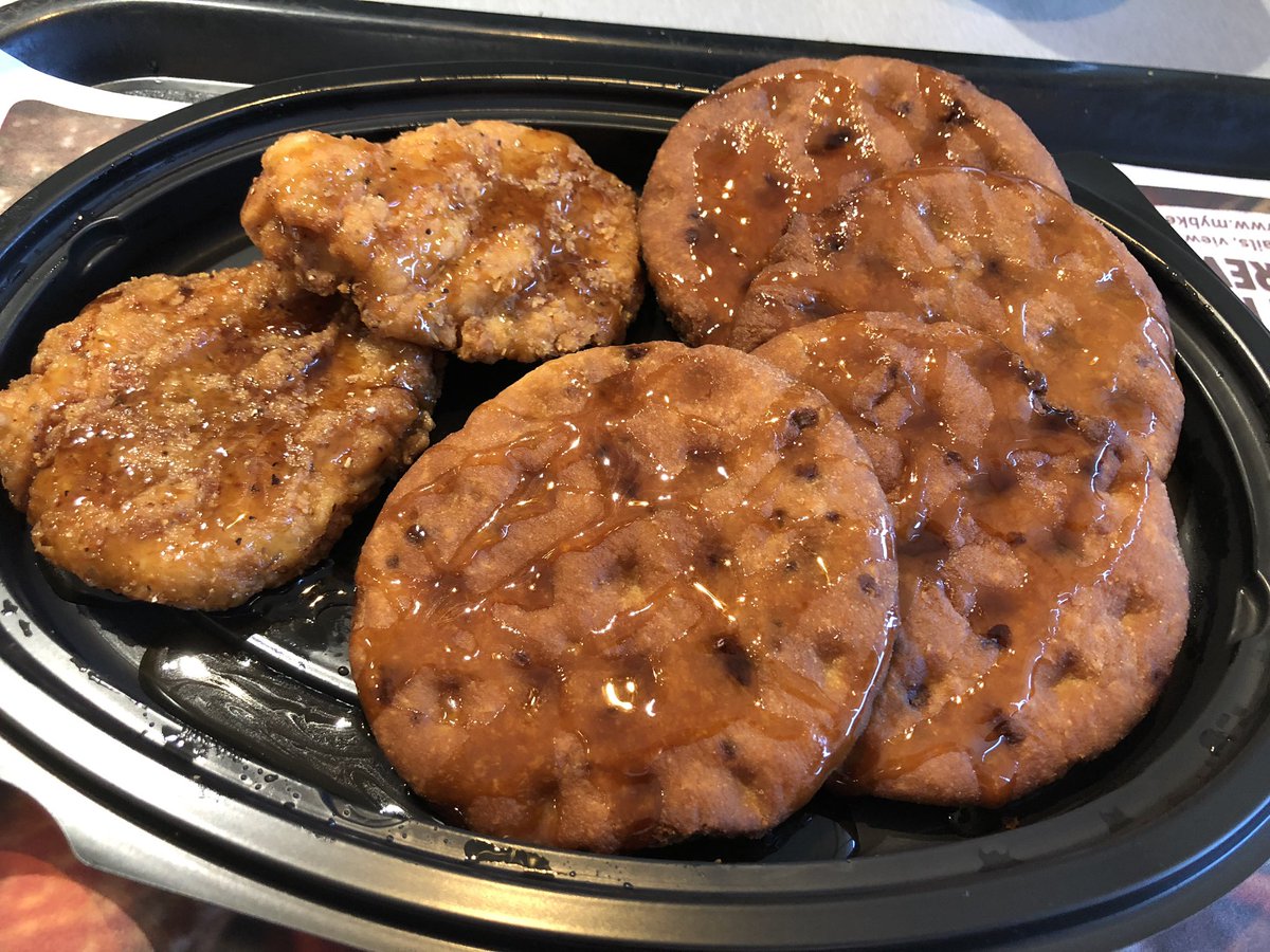 RenMasaoAnkoku's tweet photo. Ask for two chicken patties and two plain waffle buns and you get @BurgerKing chicken and waffles! π #maplewaffle #chickenandwaffles #breakfast #secretmenu #BurgerKing https://t.co/ZL2RPFsmAa
