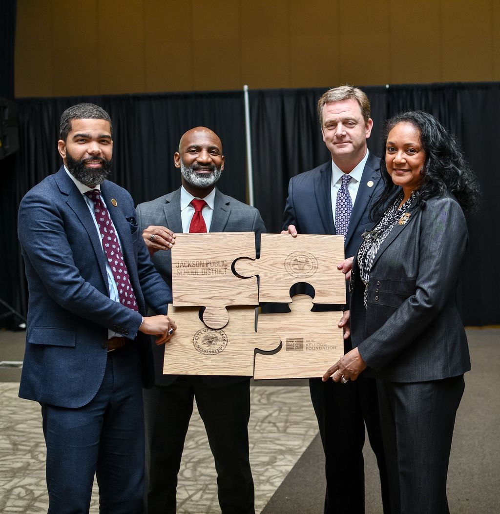 btjxn's tweet photo. "We all agree that we have an opportunity for a transformational school district and that Jackson needs to be the light of intellectual capital for our state and country." – Jackson Mayor Chokwe A. Lumumba

We are thankful for our community and their efforts to move #JPS forward. https://t.co/viHAbIb4ML