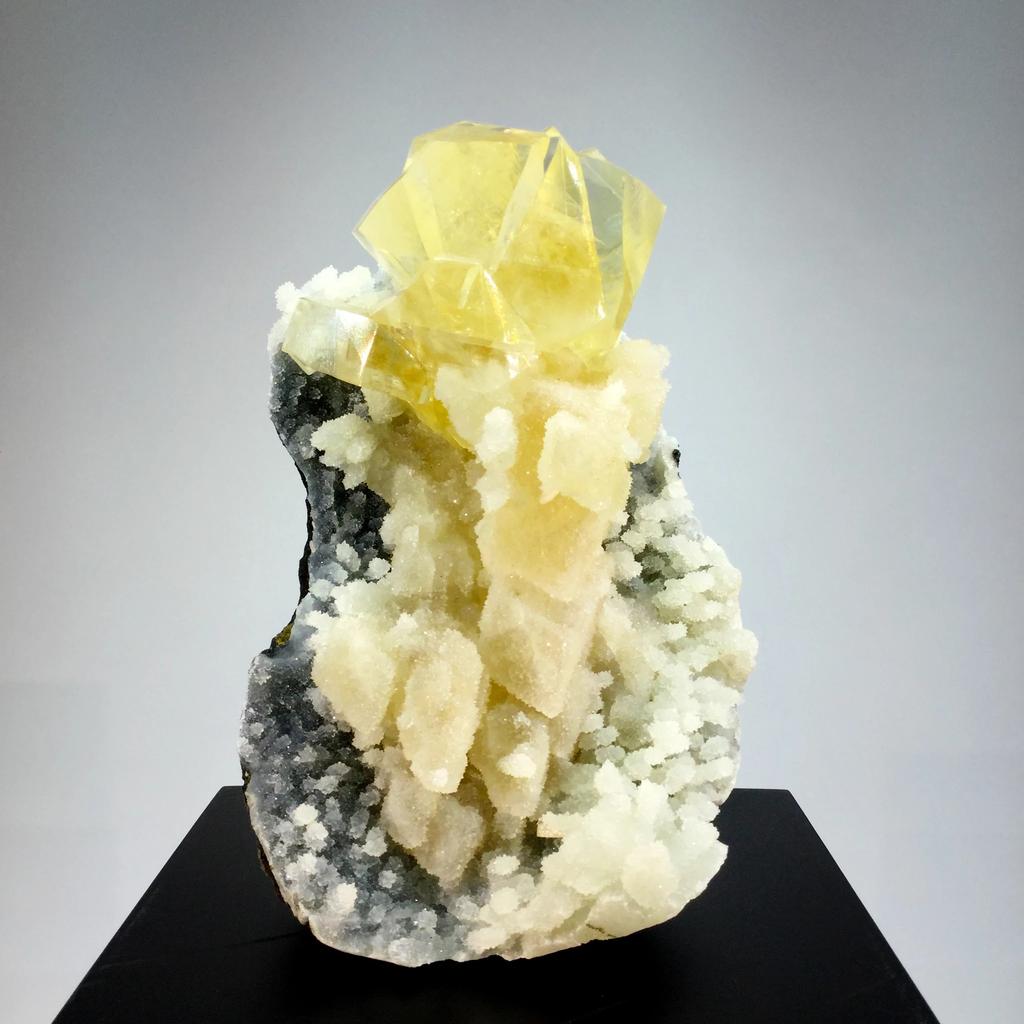 MineralSuperb's tweet photo. CALCITE DIAMOND FORMATION ON #CHALCEDONY
Yellow #Calcite will enhance your overall physical energy in a gentle manner and increase your strength and vitality. It will #heal your sorrow and grief, and it will even lift you out of your depression. 
https://t.co/QwNCe1ZWGh
#gems https://t.co/h7IbyOmjyJ