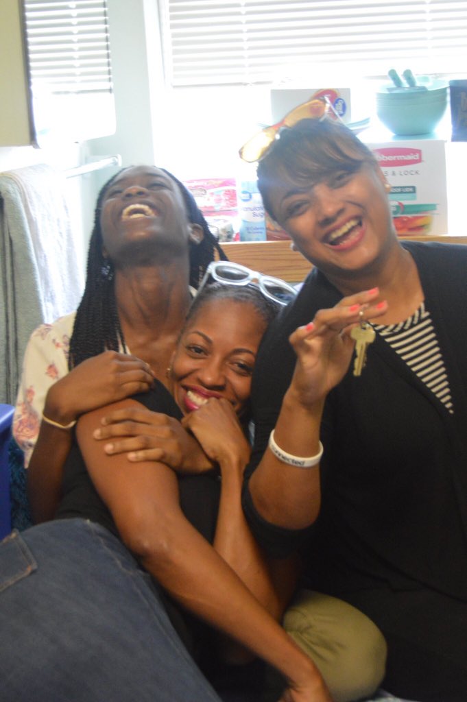 RE_1995's tweet photo. #REGoestoCollege: Sheโs in her new home at @FISK1866 & #TeamRE & the #REVillage are proud of all that she has and will become ๐ Thanks for the donations that helped get her there safely & make sure her room was stocked and decorated with the help of our partners from @ATT ๐ https://t.co/TOJSi66WRr