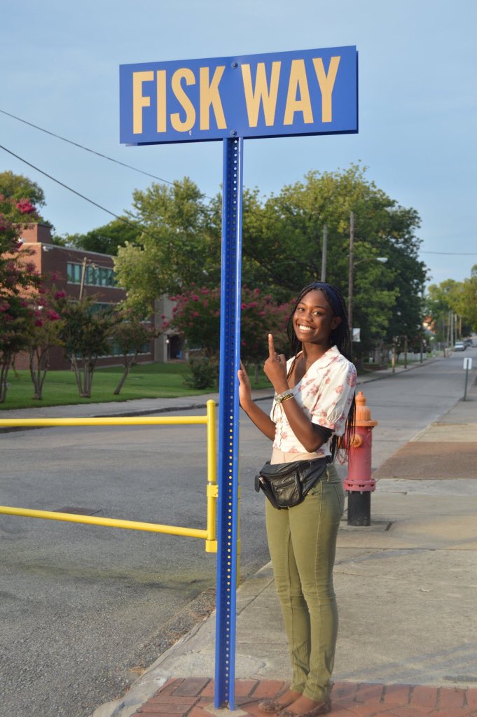 RE_1995's tweet photo. #REGoestoCollege: Sheโs in her new home at @FISK1866 & #TeamRE & the #REVillage are proud of all that she has and will become ๐ Thanks for the donations that helped get her there safely & make sure her room was stocked and decorated with the help of our partners from @ATT ๐ https://t.co/TOJSi66WRr