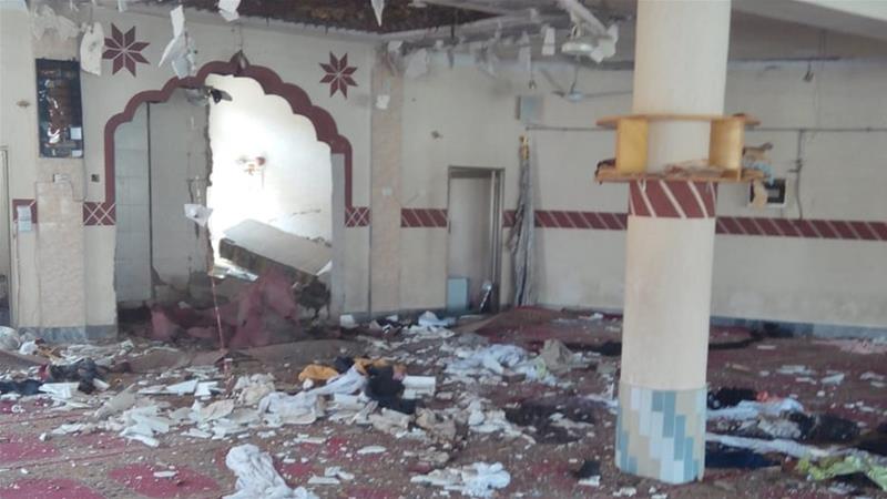 AJEnglish's tweet photo. At least 4 people killed and 20 wounded after bomb blast targets Friday prayers in Quetta, Pakistan https://t.co/UtnilA6wgC https://t.co/JxuWwZb4hj