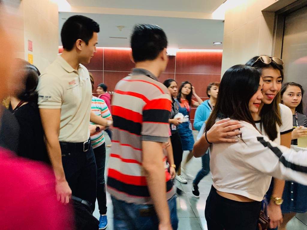 Eelyadnus's tweet photo. Wise men say... Only fools rush in. Tumingin ka naman boss ayieee hahaha ganda ni mamiiii kiakia 

KIARA ForREXONA
@_kiatakahashi @iamginoroqueiv 
@Rexona_PH https://t.co/qtFNbAO7zN