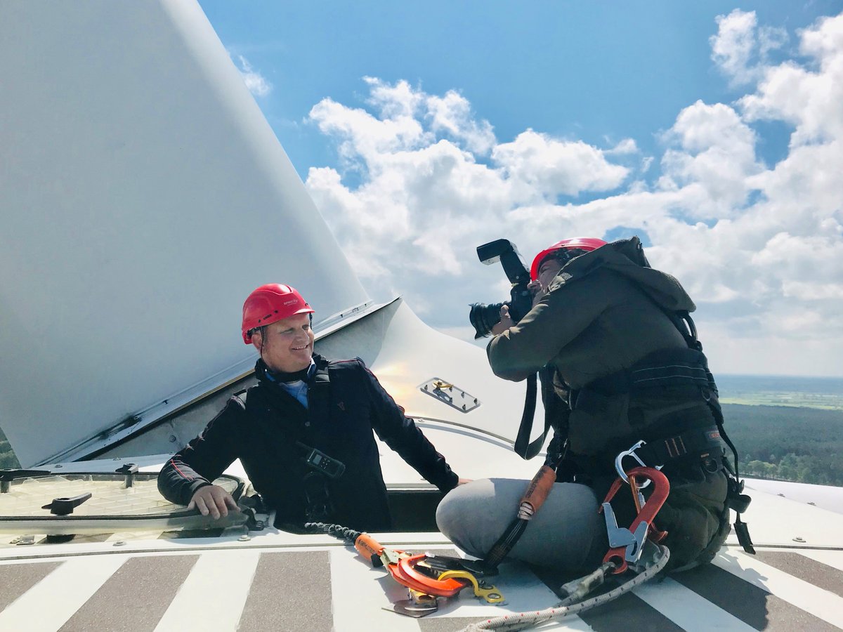 enercity_presse's tweet photo. Grünstromanbieter: @enercity klettert auf Platz 4. Mit rund 300.000 Kunden verbessert sich der Energiedienstleister um einen Rang in der Ökostromumfrage des Branchenmagazins @zeitung_energie Wir freuens uns und senden #positiveenergie fürs Wochenende😀🥂🌞 https://t.co/f8fHIDyhCG https://t.co/wnWfTTP7WO