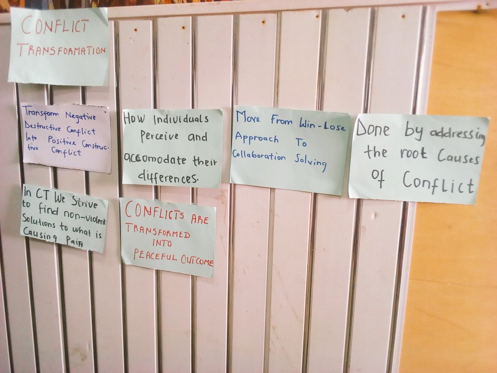 giyo_ndzi's tweet photo. #Cameroon English Newspaper Publishers Association, #CENPA drills journalists in workshop on reporting for #peace during conflicts periods. https://t.co/qxT34noPhF