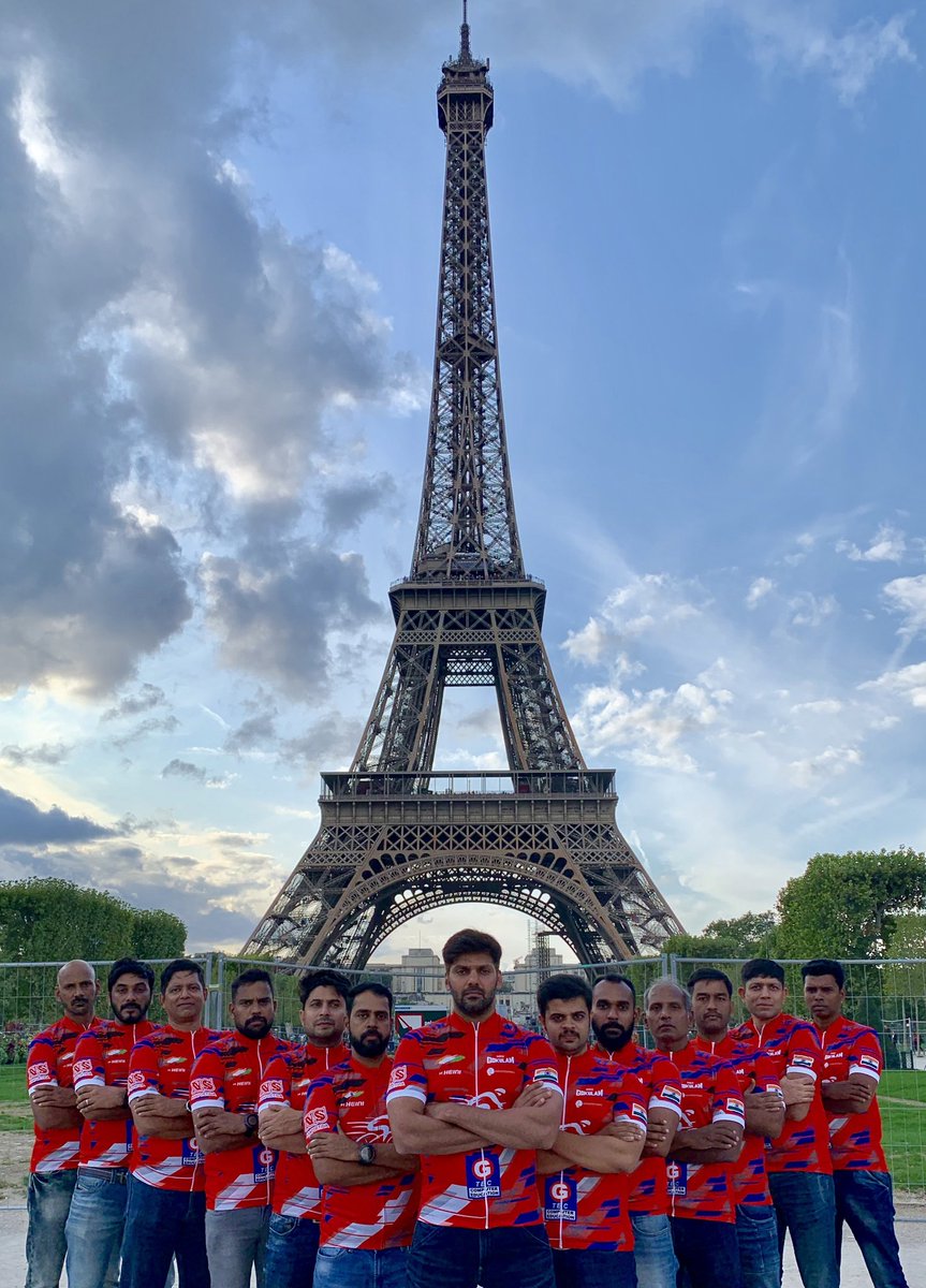 Suriya_offl's tweet photo. Happy to launch @arya_offl ‘s #Ryders team Cycling Jersey for PBP 2019 - 1200 kms. Wishing the Energetic team all the very best for a perfect finish 👍🏼

#SreeGokulam 
#Heini 
#GtecComputerEducation
#NS https://t.co/0HnA5AeHcV