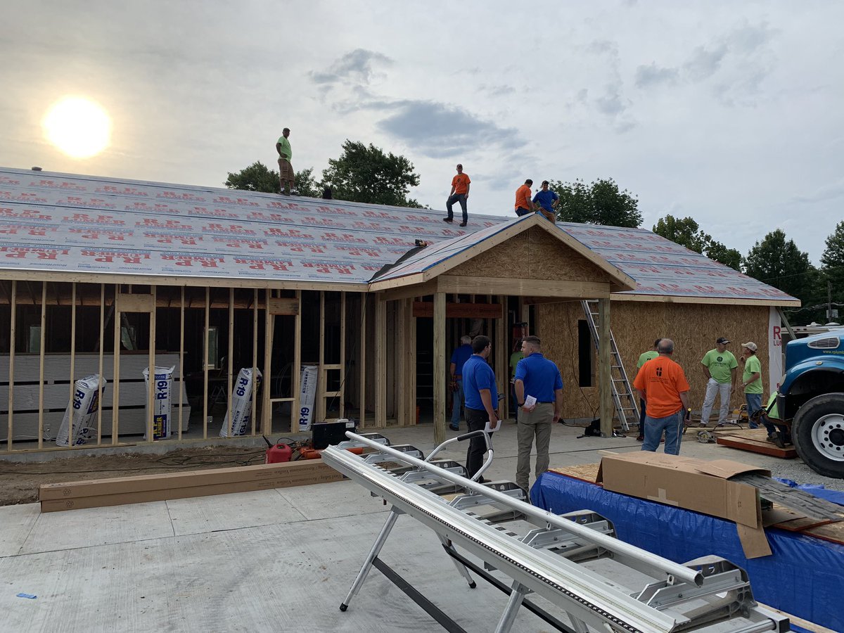 BrentColtharp's tweet photo. Church in a day is under way in Paris, IL. @Illinois_NAM https://t.co/L64i27jM6p