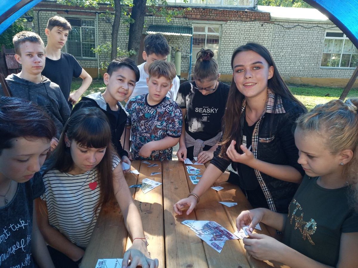 ДОЦ "Союз". Сегодня специалисты отделения по Самарской области Волго-Вятского главного управления Центрального банка Российской Федерации провели для участников смены игру по финансовой грамотности.