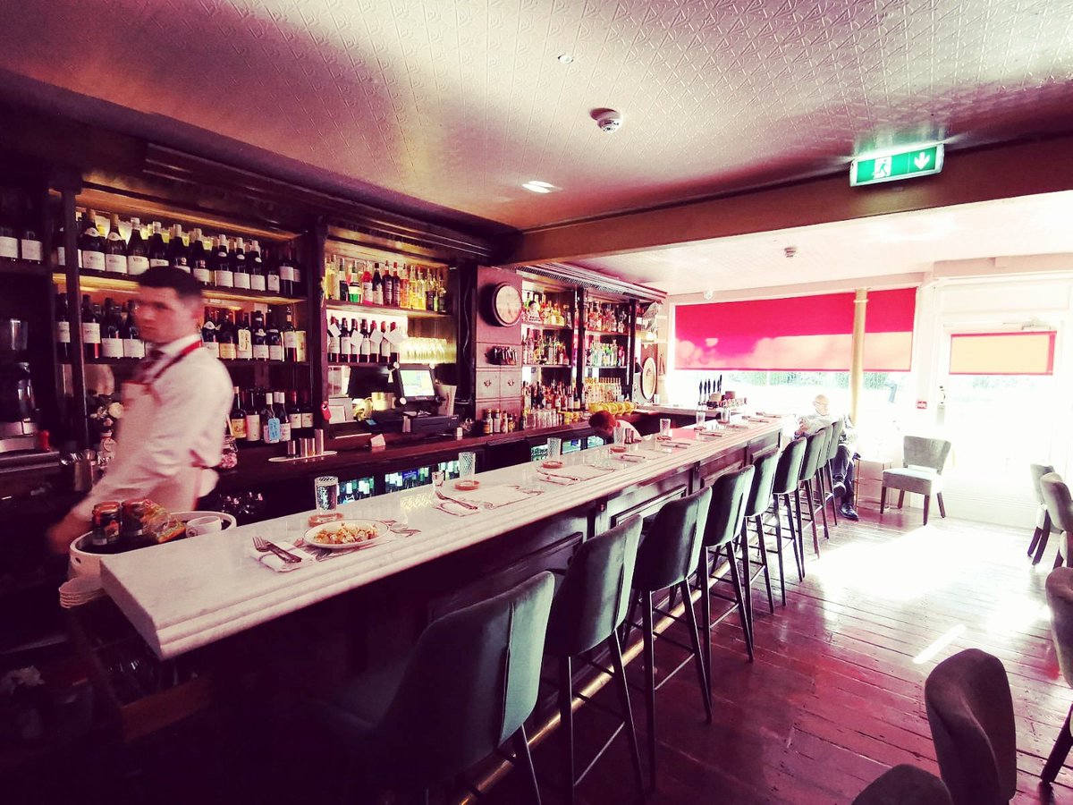 leperroquet_dub's tweet photo. It's Friday - perfect day to unwind & relax in your friendly neighborhood HQ @leperroquet_dub - open from 6pm today for #SmallPlates #Cocktails & #Wine #LeesonStreet #BarDining #CounterDining #French #Irish https://t.co/IykMUcpPCn