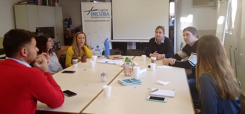 IncubaCapital's tweet photo. 👉Encuentro entre las incubadoras Incubatec de General Pico y Capital INCUBA de Santa Rosa👈

https://t.co/yM5KLroM8G

#vinculacion #emprendedores #sectoremprendedor #incubadoras https://t.co/D08Olrw2FW