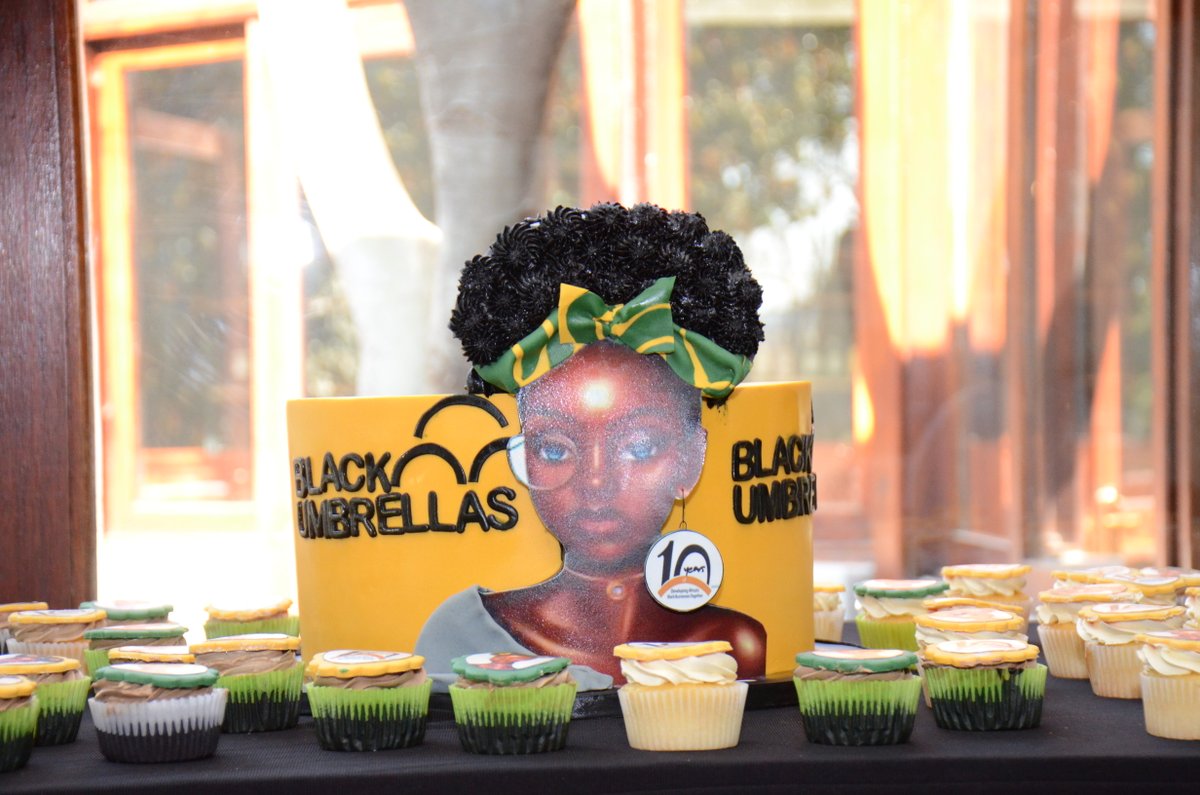 sblackumbrellas's tweet photo. Thank you to our BU client @DemariesC who created this beautiful cake #BUWomen #BUWomenInInnovation #BU4IR #Innovate4Change #WomenOwnedBusiness https://t.co/oGTydgJWt2