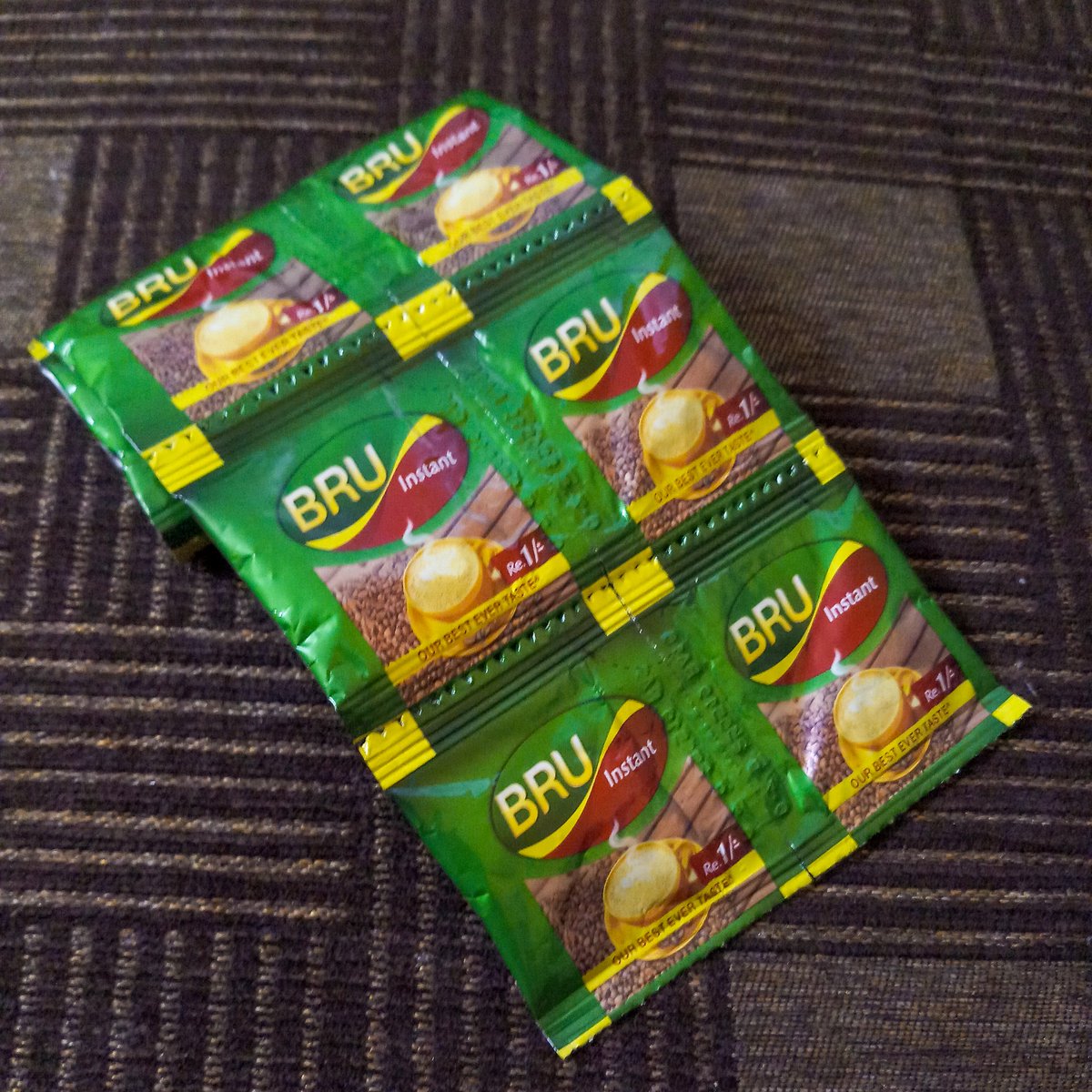 ronitdalvi's tweet photo. @Dannmace You are awesome Bru!! Instant coffee in India!! 🤣😂 #bru #instantcoffee #danmace #ronitdalvi https://t.co/38nSbVNFT1