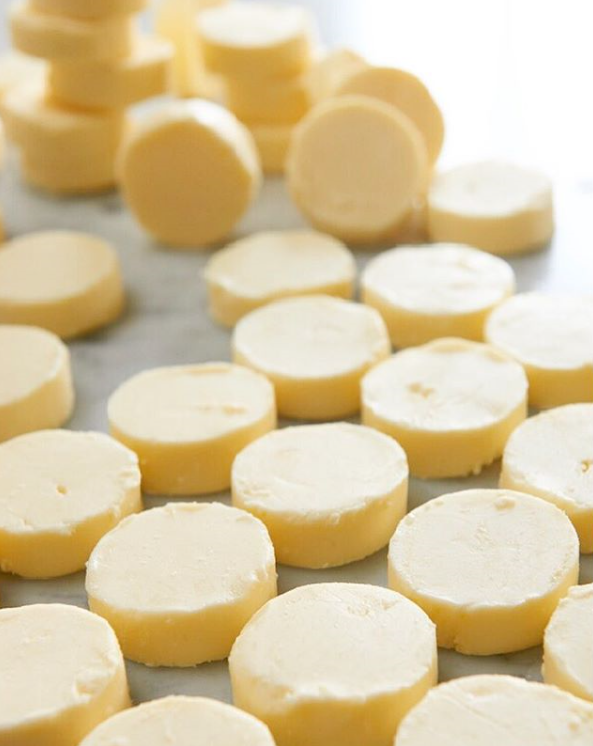 They say great things come in small packages, which is why we portion butter pretty much any way you like it 🙌🏼 We’re able to turn a block of Lescure or Croxton Manor butter into discs as dainty as 9 grams, making life just that bit easier ✨