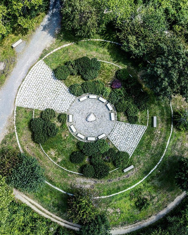 davidhpowers's tweet photo. Webb Memorial State Park #mavicpro #summer @powersmultimedia @powersmultimedia2
.
.
.
#aerial#aerialpicture#dronepicture#mavicprodrone#vacation#exploreboston #exploreboston617 #newengland#massachusetts #massachusetts_igers #massachusetts_lovers #massachu… https://t.co/rRU7Uwu3z5 https://t.co/uCjVlPH3r0