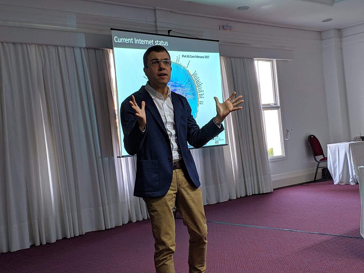 eldiones's tweet photo. Luciano Gaspary começa o dia falando sobre Novas Ameças e Oportunidades de Pesquisa para uma Internet Segura #DiGI19 #DiGI https://t.co/XuFYDZrxEA