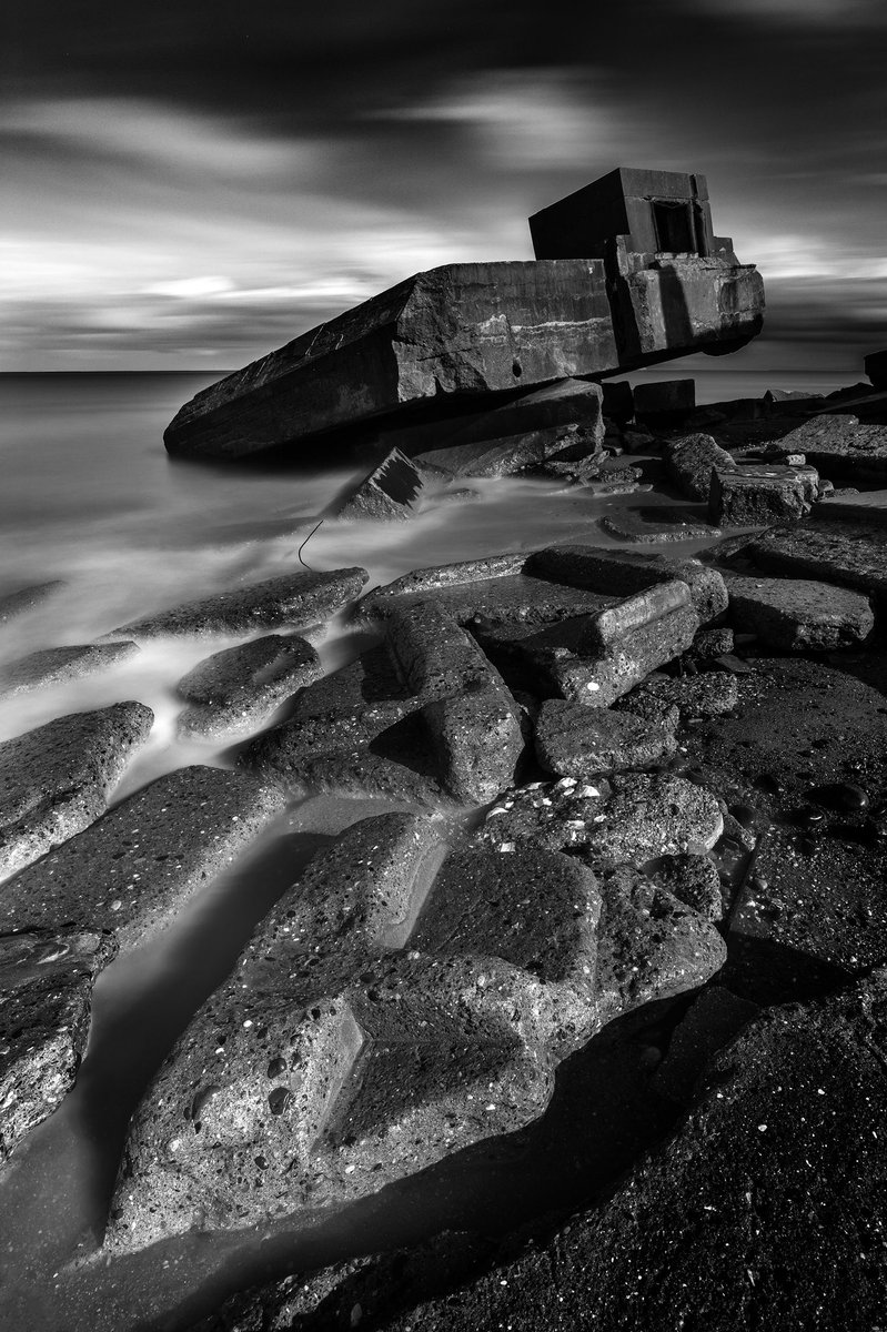 EdgeofFocus's tweet photo. The sea reclaims all. Godwin Battery, Kilnsea. 3m20s at f13. LEE IRND 15 Stop filter &amp; LEE .6 Med Grad ND.
#seascape @LEEFilters https://t.co/uCKXcCS07X