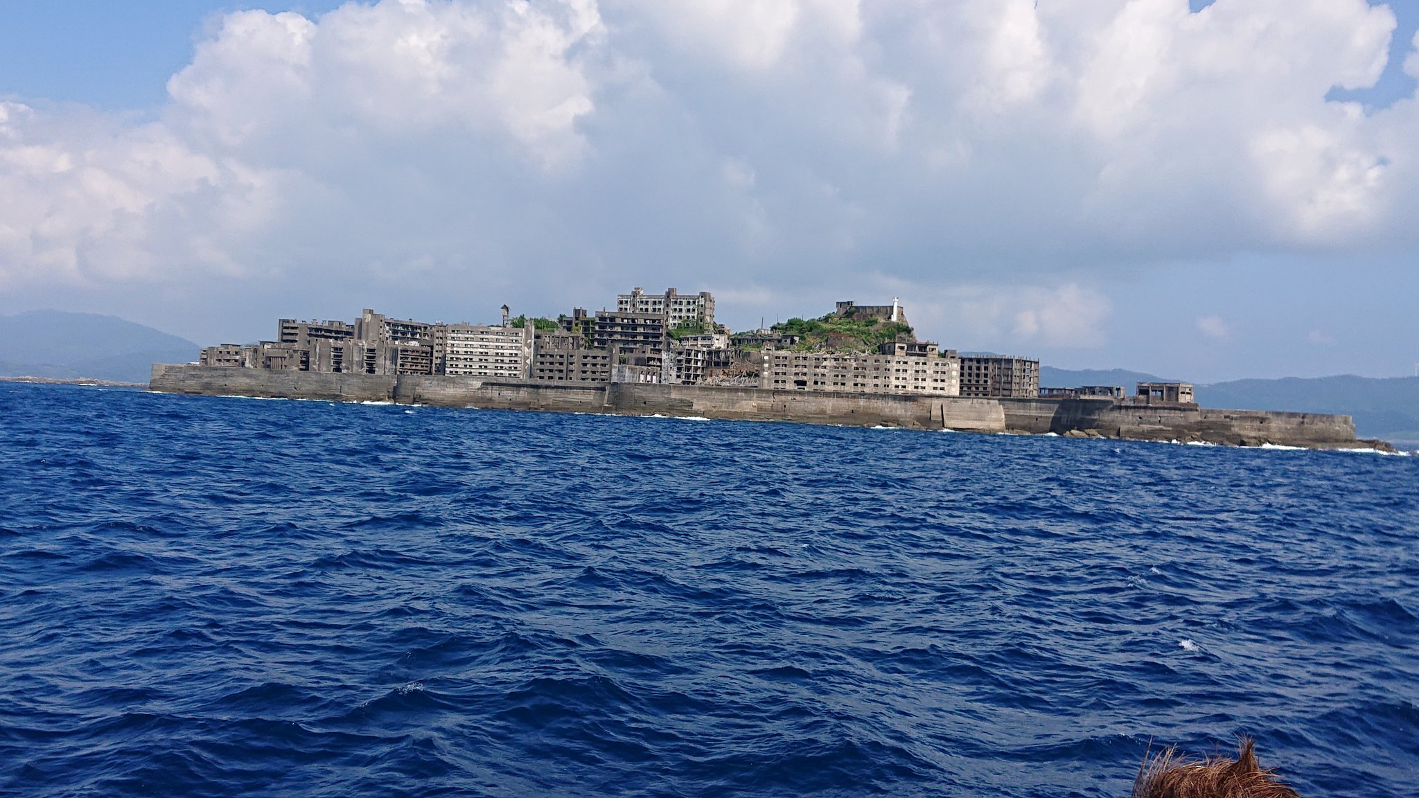 新橋テツロー 偽じゃんけんマスター 長崎空港から一気に軍艦島コンシェルジュのjupiter プレミアムシート で直行したけれど接岸出来ずに周遊に モンタージュ三億円事件奇譚 や 深く潜れ という創作越しで見た 軍艦島 を眼に焼き付けられただけで実は