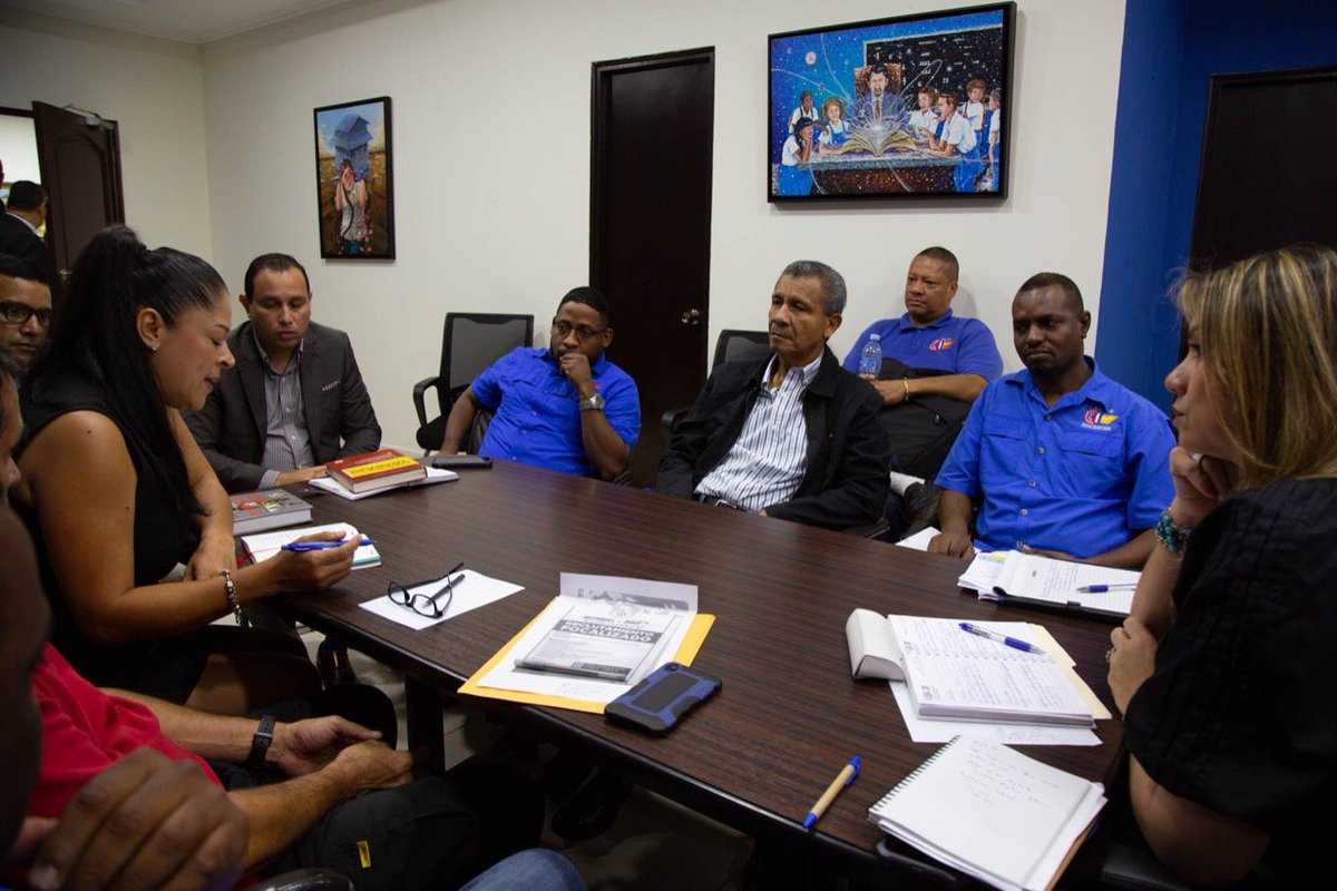 ITF_Americas's tweet photo. #Panamá trabajadores de la #FENATIA denunciaron ayer con la ministra de #Trabajo Doris Zapata Acevedo los conflictos que sufre el sector #aeronáutico. Desde #ITF nos solidarizamos y damos apoyo a nuestros sindicatos afiliados #SomosITF
https://t.co/YBGTsTg7sn https://t.co/6Dolnf6z1z