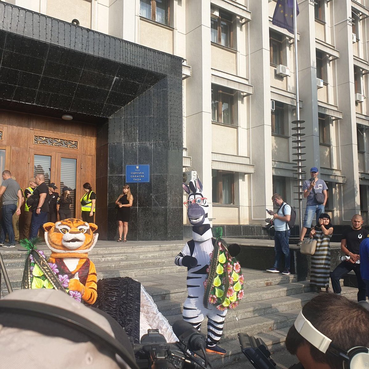 NKOdesa's tweet photo. 📣Представники ПП «Національний Корпус» відвідали сесію Одеської обласної ради 

▪️Кулуарними домовленностями, депутати ради, намагалися поставити головою представника «За життя» корупціонера Віталія Саутьонкова.

��Стрім: https://t.co/QFB9pwu6WU

#НацКорпус #Одеса #Рада https://t.co/N1kfLdBBqk