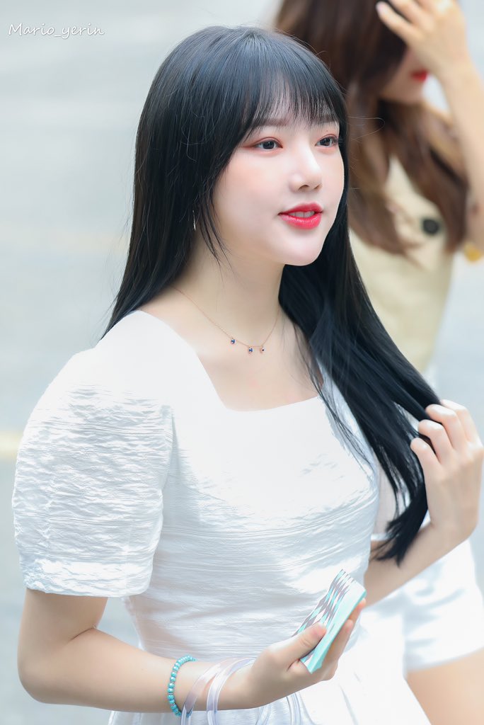 Mario_yerin's tweet photo. 190712  KBS 출근하다🧝🏻‍♀️
#GFRIEND #여자친구 @GFRDofficial   
#예린 #YERIN #정예린 #イェリン https://t.co/a5OdYZPlDy