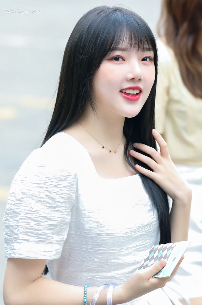 Mario_yerin's tweet photo. 190712  KBS 출근하다🧝🏻‍♀️
#GFRIEND #여자친구 @GFRDofficial   
#예린 #YERIN #정예린 #イェリン https://t.co/a5OdYZPlDy