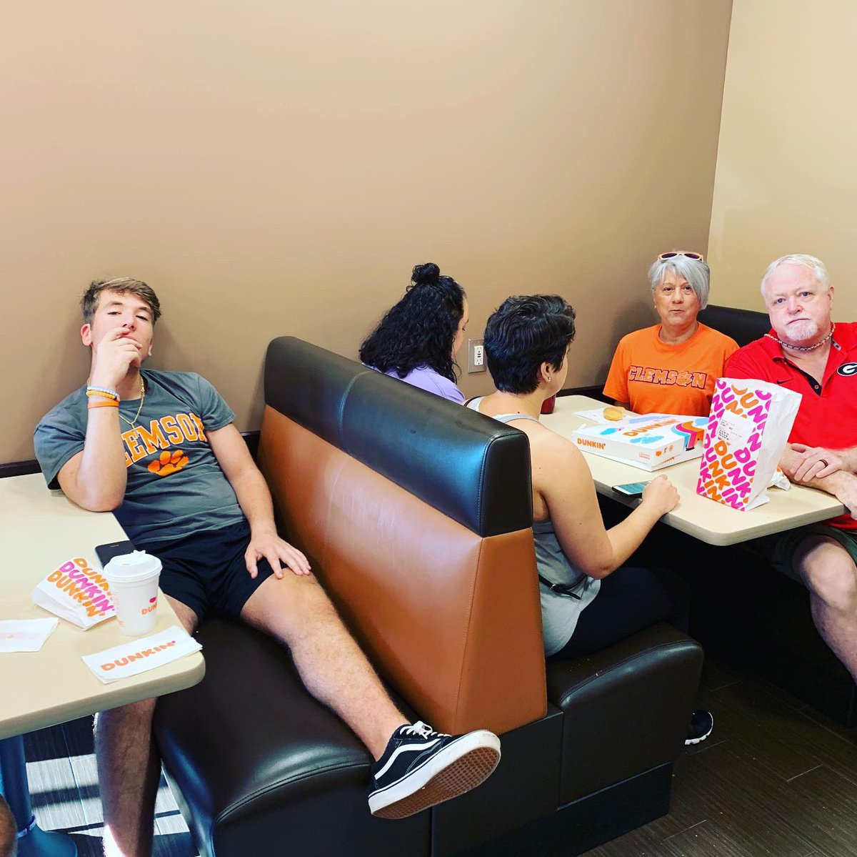 DawnRead15's tweet photo. Move in day at Lever Hall @ClemsonHome the FAM showed up strong this morning to take @tylerread21 to @ClemsonUniv thanks to everyone for coming to help @krystinajazz, Lauren Taylor, Tristan Read, Sylvia Hall (aka grandma) and David Hall (aka Papa) https://t.co/J5mdN5Zze5