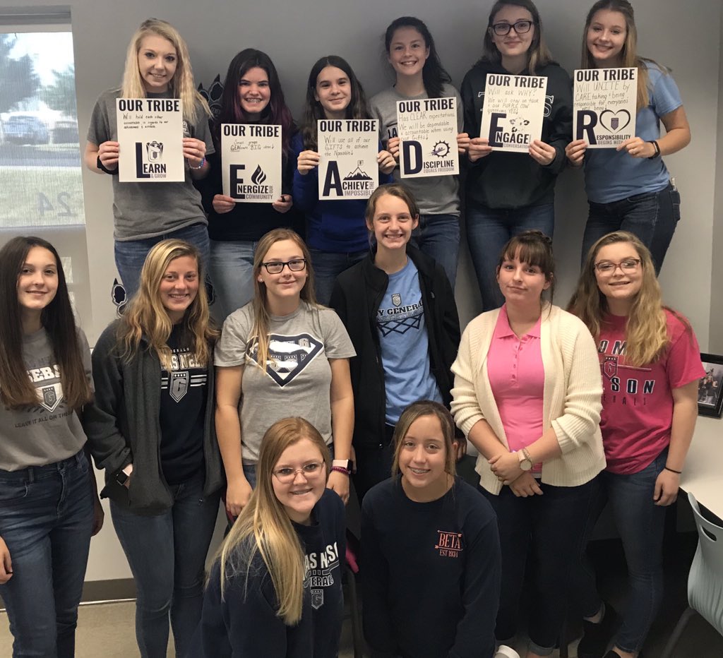 StockTEACHES's tweet photo. LEADER values, LION 🦁 QUEENS 👸🏼 and LOVE 💗!!! #webuildourhouse @flyndefy @LincolnLions2 https://t.co/8TQjgMbnAM
