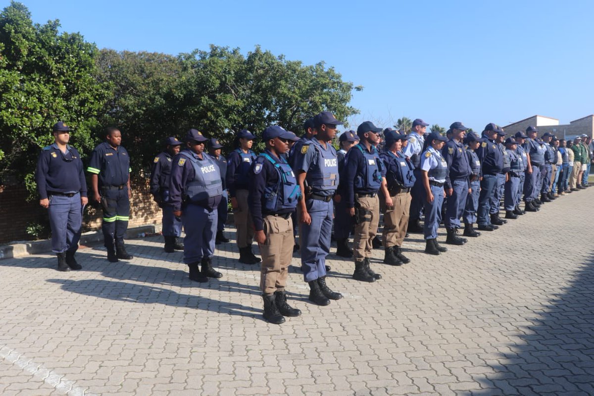 SAPoliceService's tweet photo. #sapsEC PC, Lt Gen Ntshinga took to the streets of Port Elizabeth this morning searching abandoned buildings and working with members on the ground in #OperationFielaII. Various buildings and shops were visited in central area. #PoliceVisibility ME https://t.co/8wYEH5jTz3