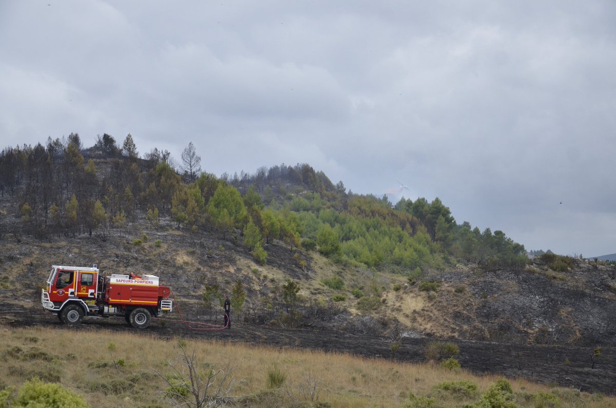 sdis31officiel's tweet photo. Les sapeurs-#pompiers du @sdis31officiel ayant participé à la lutte contre l'incendie de #Montirat dans l'#Aude remercient les habitants de #PradellesenVal pour leur accueil et leur générosité.😉
#FeuxDeForêt #GIFF https://t.co/g9yI8KB4Ux