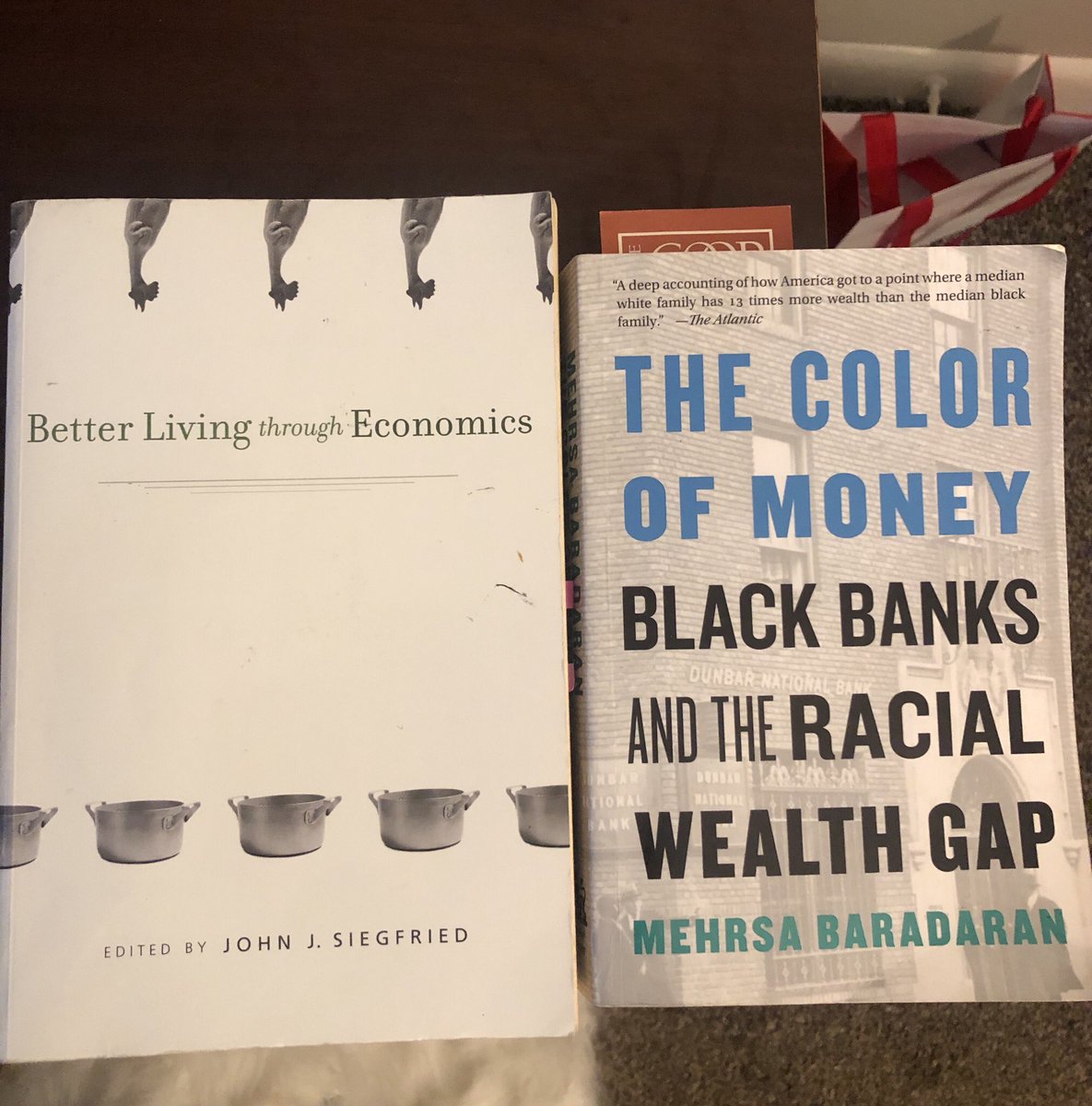 kaydotjones's tweet photo. This summer I got the chance to attend some amazing conferences at the @NewYorkFed, (courtesy of @PhDEI_Econ) and @ClevelandFed and catch up on reading some cool Econ books ! #SACEsummer 💜 #diversityinecon https://t.co/fb0M0V5gh6