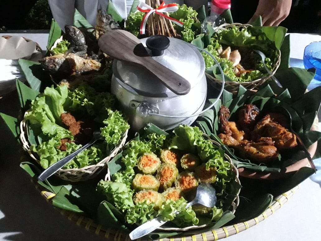 Kuy ahh ... Icip icip Liwetna 
Jangan lupa kondisikan perutnya dijamin gak bakalan bisa berenti makan liwetnya 
#HUTPurwakarta