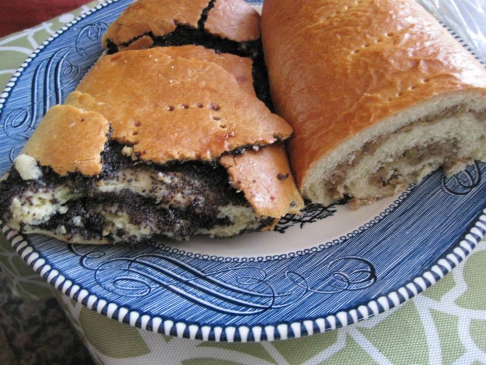 realmallard1's tweet photo. Good Morning.  Want some Kolachi? It is yummy with coffee.  🥰#Morning #coffee #kolachi #nutroll #poppyseedroll https://t.co/gQRxu0WPmI