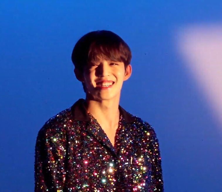 wtbjoshuji's tweet photo. “i like it when u smile, it’s cute”

{@pledis_17}
#CaratSelcaDay #SEVENTEEN https://t.co/RpFB1lMD7u