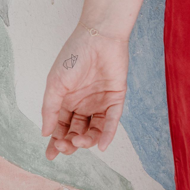 youngandsmitten's tweet photo. Cats or dogs - we love both 🐶🐱
.
.
.
#tattooinspiration #tattoo #tattooideas #tattoogirls #temporarytattoo #temporarytattoos #illustration #art #design #inspiration #vienna #igersvienna #mumok #mumokvienna #dogs #cats #minimalism #red #art https://t.co/rpqz1hhog5