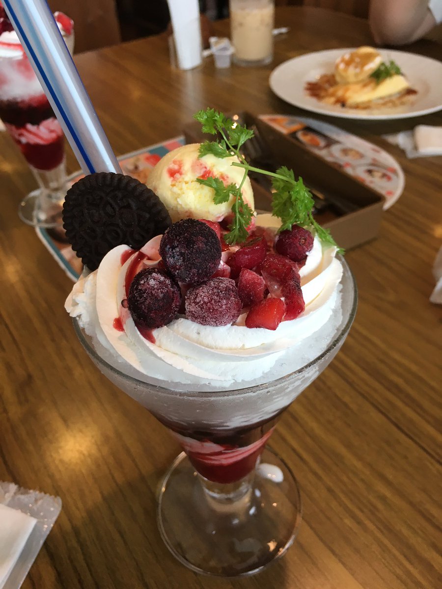 s1a1c2h7i's tweet photo. お盆明け家族から解放され
久しぶりの友ランチ👩❤️👩👩❤️👩
タイ料理屋さんに行ってきました!
タイ料理を楽しんだ後はココスに移動🚙💨
楽しい時間はあっという間に過ぎちゃうね🤣
#タイ料理
#soisam
#タピオカミックスベリーパフェ https://t.co/1rphJ712KK