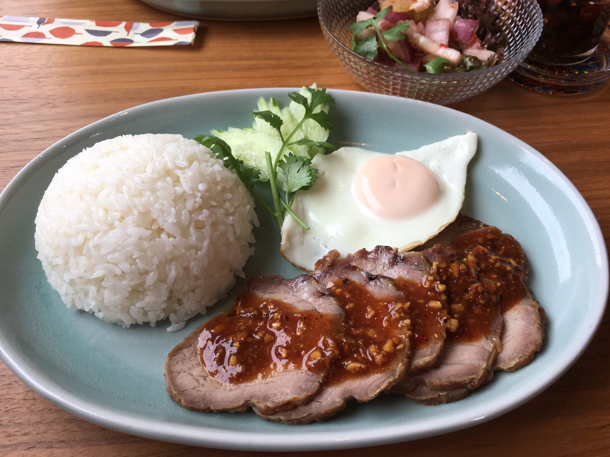 s1a1c2h7i's tweet photo. お盆明け家族から解放され
久しぶりの友ランチ👩❤️👩👩❤️👩
タイ料理屋さんに行ってきました!
タイ料理を楽しんだ後はココスに移動🚙💨
楽しい時間はあっという間に過ぎちゃうね🤣
#タイ料理
#soisam
#タピオカミックスベリーパフェ https://t.co/1rphJ712KK