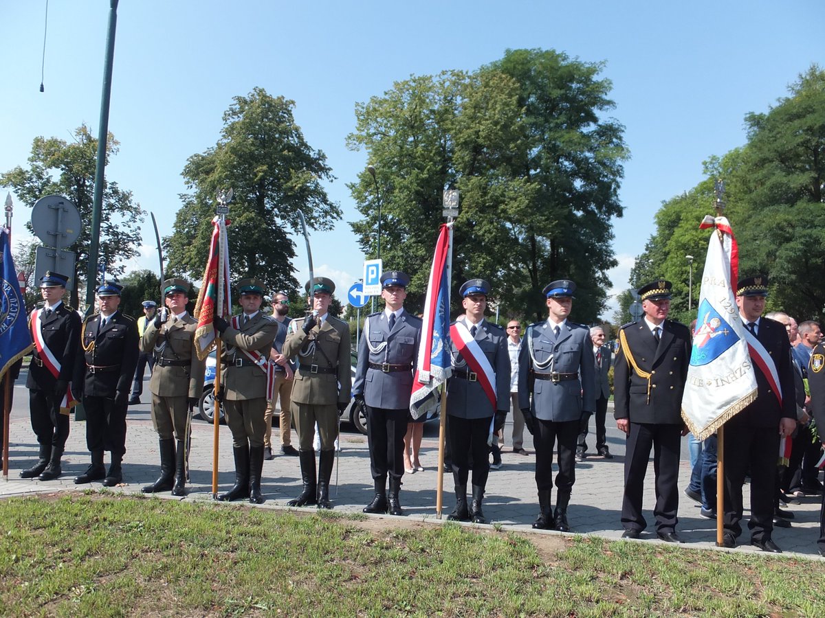 15. sierpnia- Święto Wojska Polskiego (wprowadzone uchwałą Sejmu z 1992 roku, ustanowione na pamiątkę Bitwy Warszawskiej z 1920 roku zwanej "Cudem nad Wisłą".
Dziś wszyscy pamiętamy o tych, którzy zginęli na polu chwały.