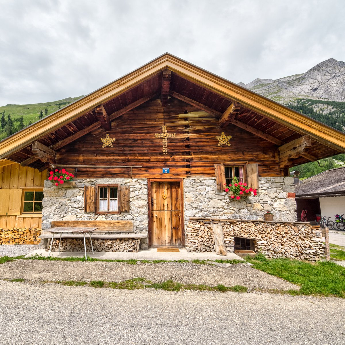 fugu_24's tweet photo. Naturschutzgebiet Ahornboden im Risstal und Eng Alm - Many old Maple Trees in Austria at Ahornboden. #austria #holiday #ahornboden #risstal #engalm #maple #mapletrees https://t.co/c7eNIQH7mo