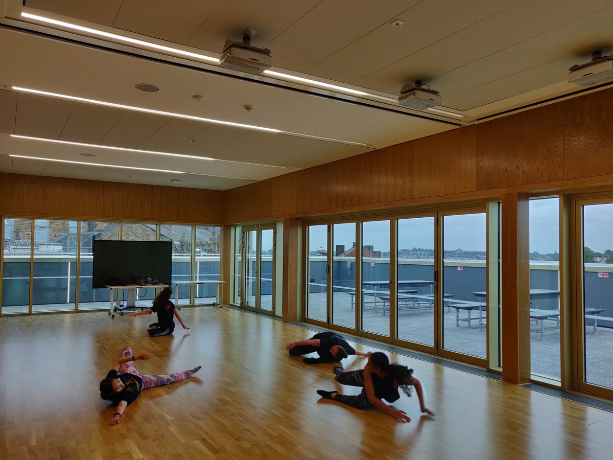 BarnsleyCouncil's tweet photo. We're here at Library @ the Lightbox for Dancing Town's Cre8tive Dance session! Everyone is looking at how the body moves and learning various different contemporary dance techniques 💃

#DancingBarnsley #BeBarnsley #LoveIt https://t.co/jn0R9vpYcI