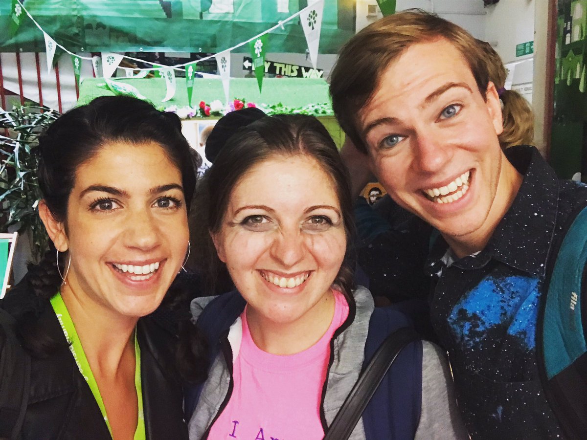 OmShaadiOm's tweet photo. Managed to snap a quick pic with my inner demons of @IAmthePlay1 . They are MUCH nicer in real life!! #makeyourfringe #edfringe #edfringe19 #greensidefamily https://t.co/pvQCiDOMKQ