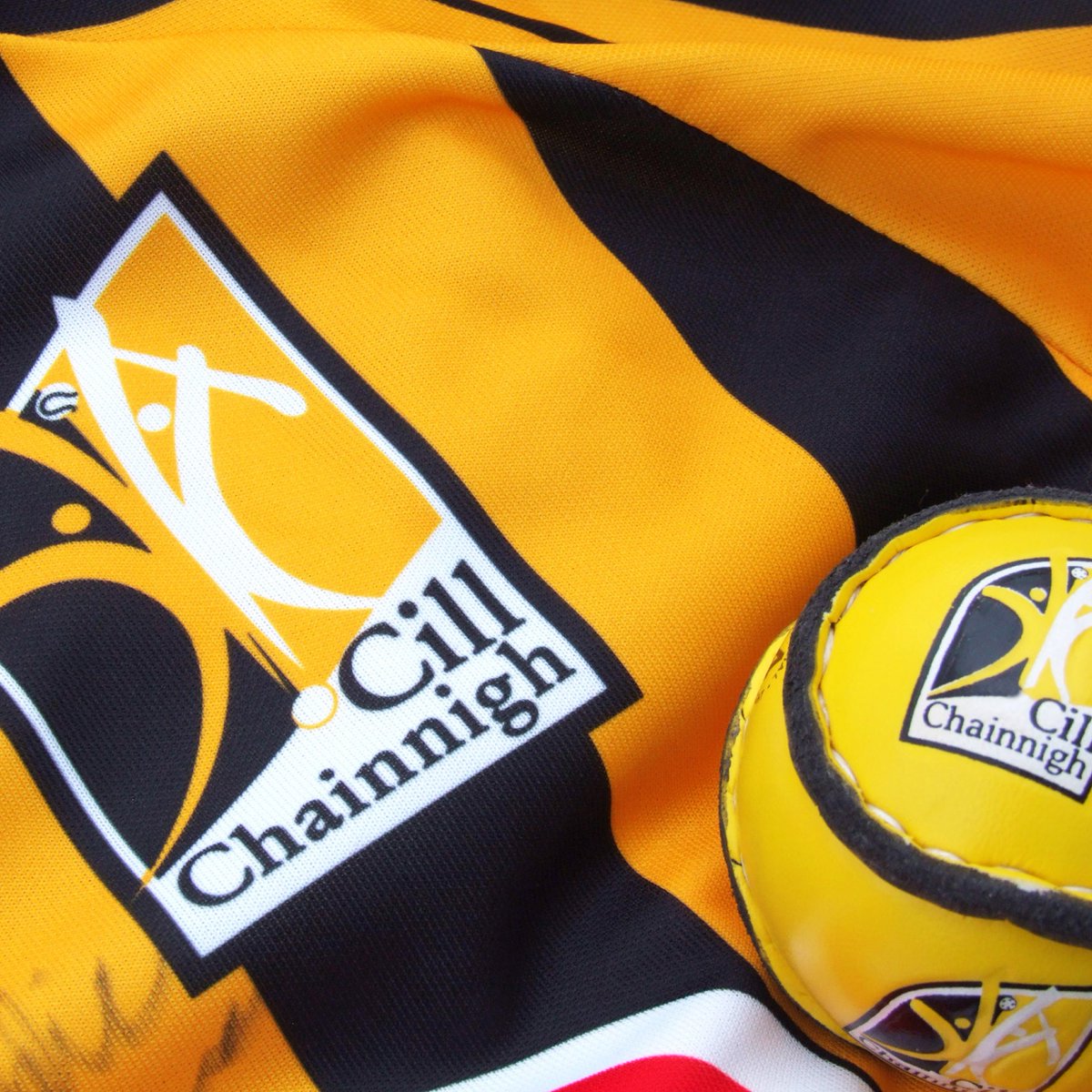 anneco_design's tweet photo. When creating @KilkennyCLG's logo we designed two figures to form the two K's reaching for the sliotar like in a game of hurling.  
The excitement is kicking in for Sunday! 👊
#ThinkingVisual
#Kilkenny https://t.co/yUCog9Ge12
