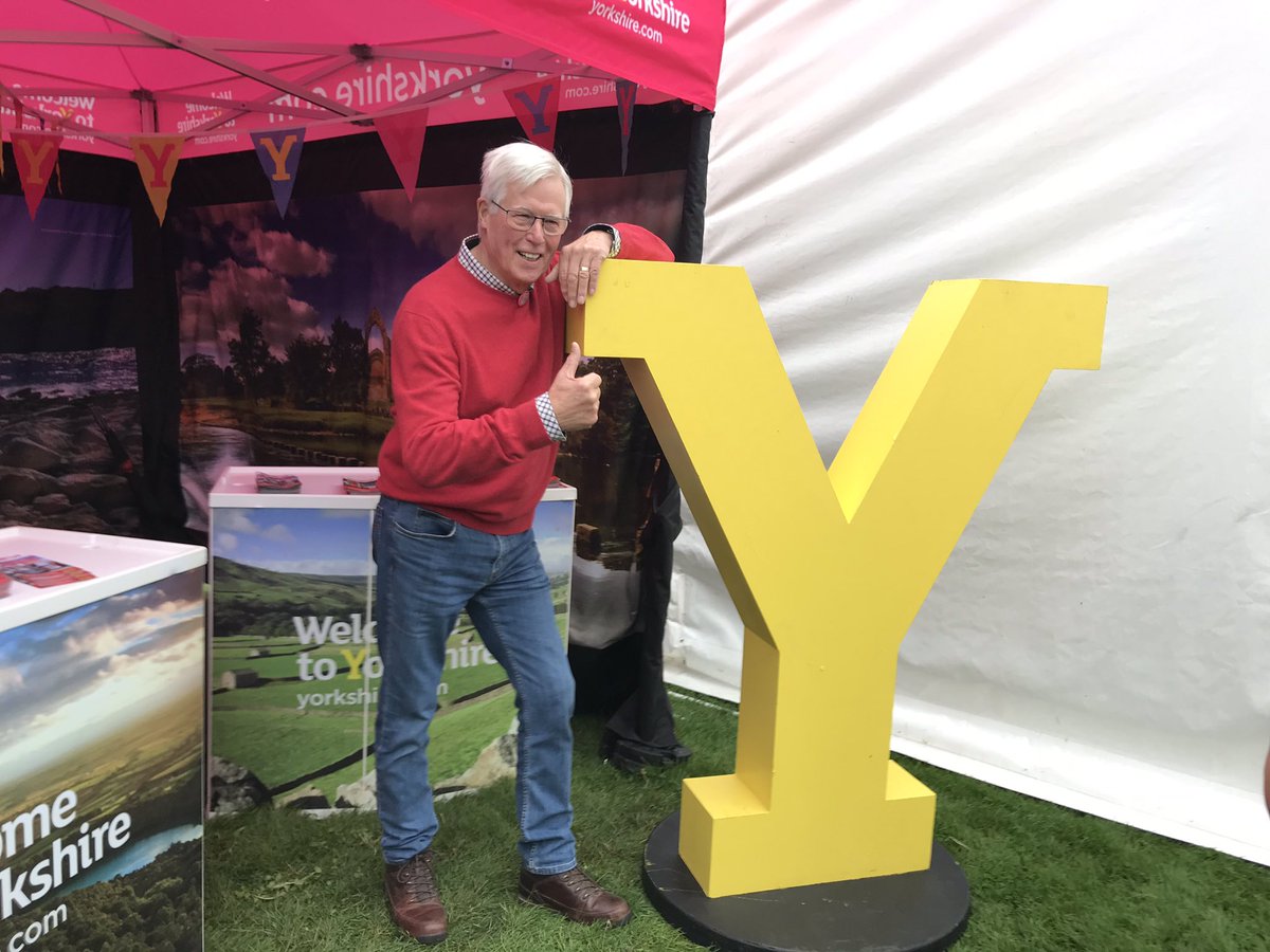 Herriotcountry's tweet photo. Just met John Craven at #bbccountryfilelive @Welcome2Yorks @WTYMembership @Herriotcountry @jamesherriot https://t.co/g7ztZQAmpe