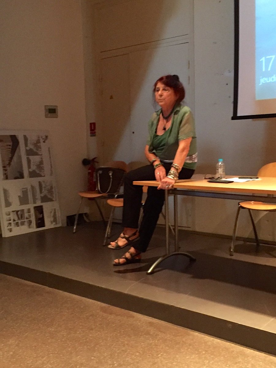 Quand Ghjermana de Zerbi, enseignante et chercheur, nous explique les noms des bastions, des rues, des maisons de la Citadelle, dans le cadre de Citadella in festa, ... tout simplement passionnant.