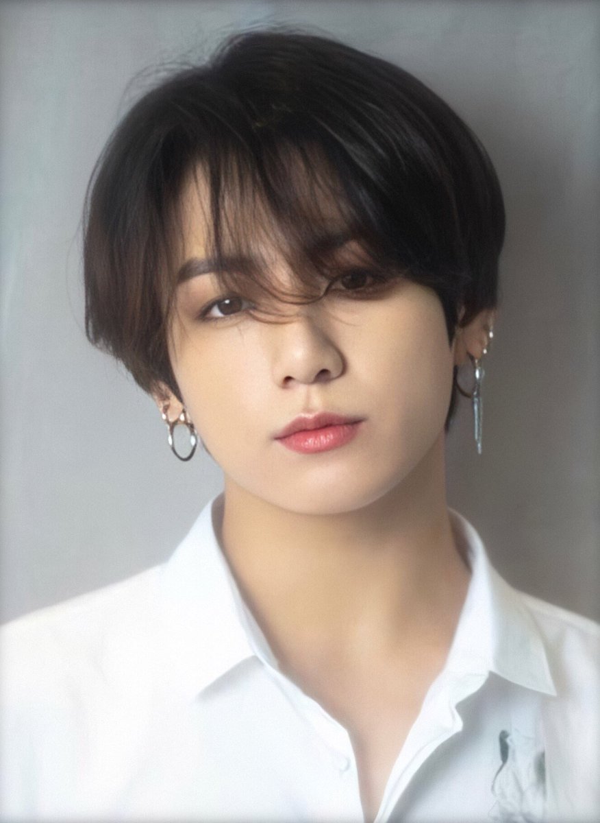 mimijangjjk's tweet photo. ม ปลาย                 vs               ปี 4 https://t.co/fdztRmdxw8