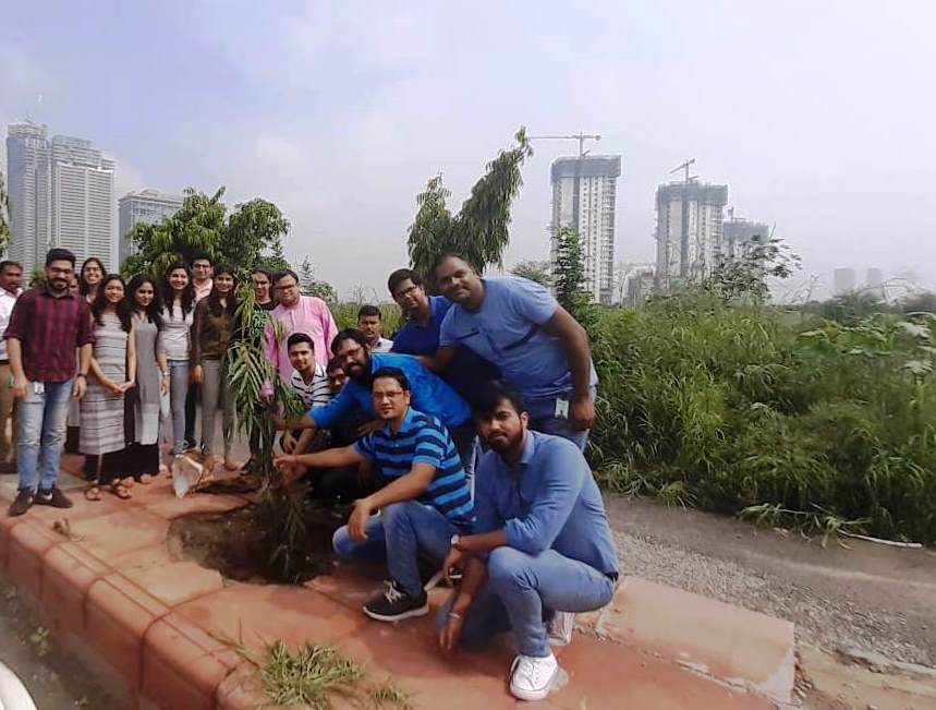 TSCinsights's tweet image. This week in our attempt to make a small difference and give back to the #environment, some of us headed out in Delhi, and braved a hot and humid day to plant trees. #TSCTogether #LifeAtTSC