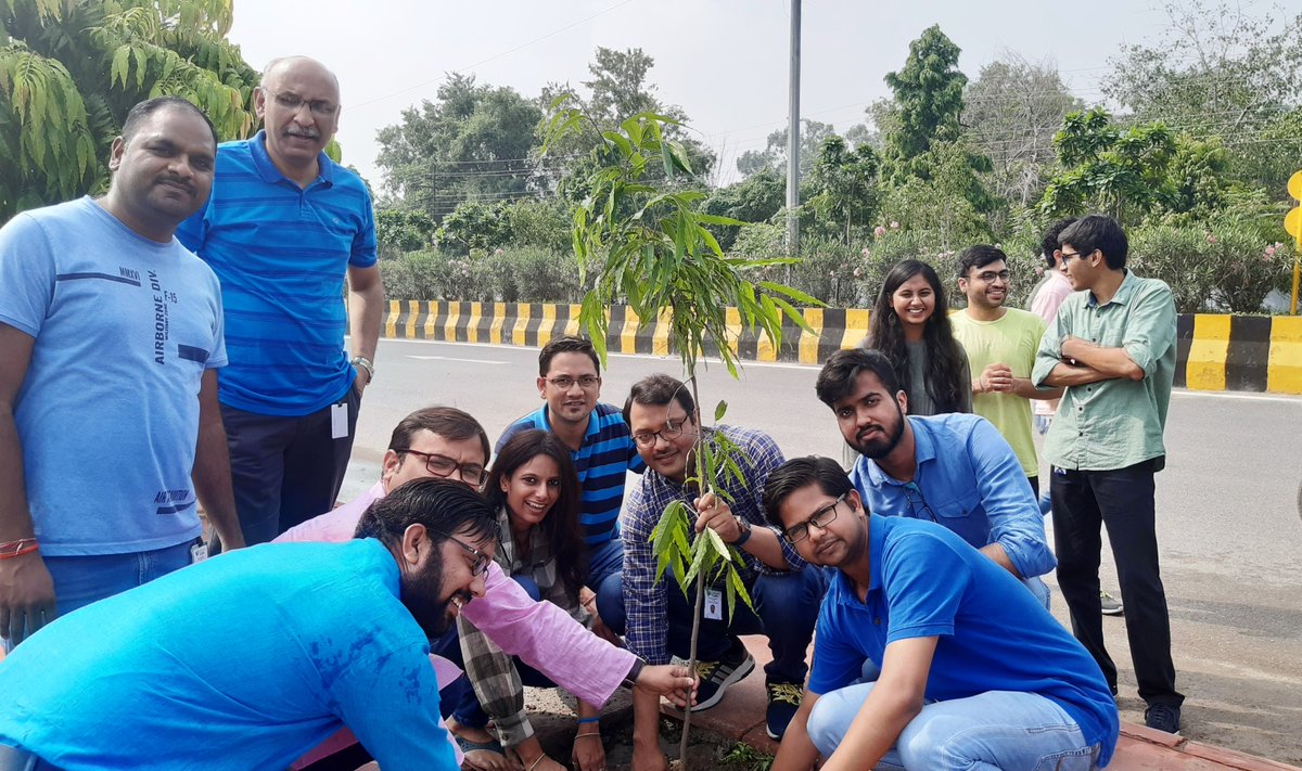 TSCinsights's tweet image. This week in our attempt to make a small difference and give back to the #environment, some of us headed out in Delhi, and braved a hot and humid day to plant trees. #TSCTogether #LifeAtTSC