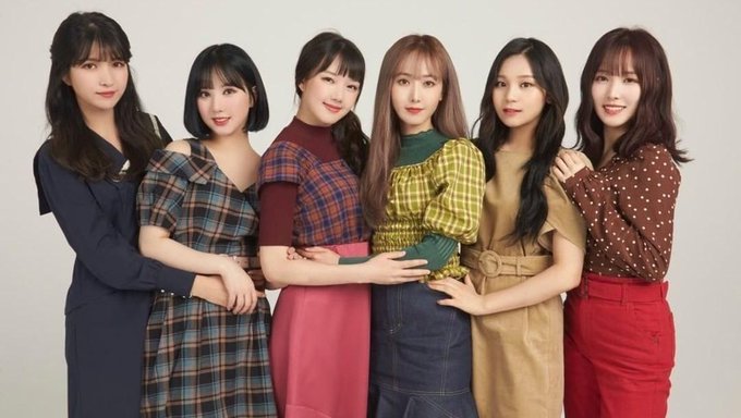 One of my dream list is watching their concert🙏😖 
<a href="/ShopeeID/">Shopee Indonesia</a> #ShopeexGFRIEND #ShopeeGFRIEND17an