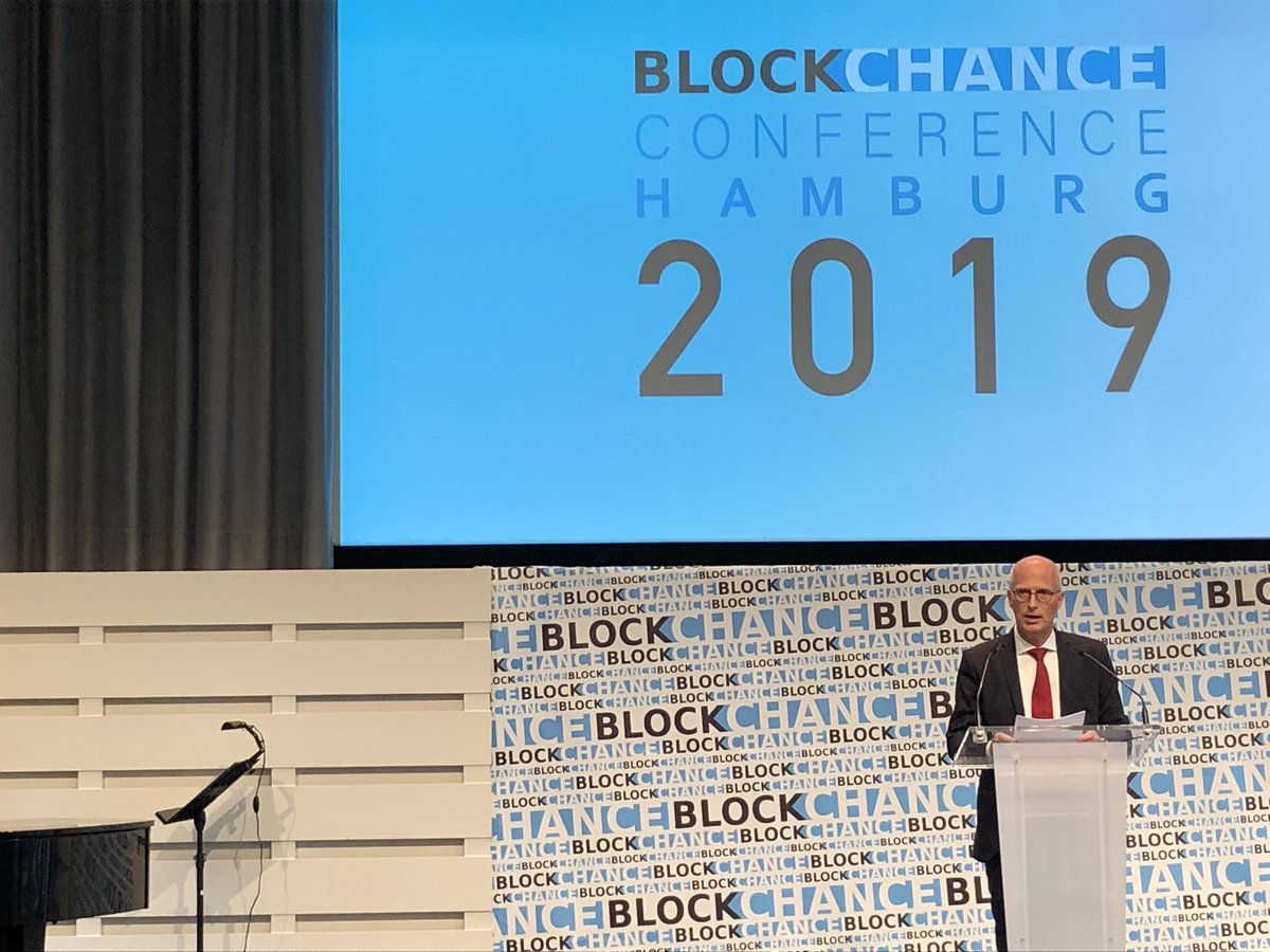 HH_BusinessNews's tweet image. BGM @TschenPe eröffnet #BlockchanceConference in der @hkhamburg. Das BitArt Theatre erklärt das Thema tanzend