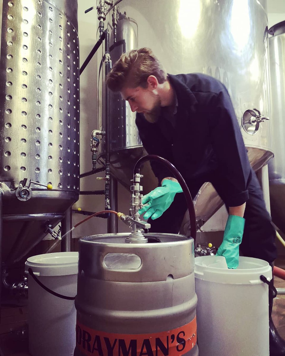 draymansbrewery's tweet photo. Shoutout to all the #breweries that are still filling their kegs manually💪
•
P.S. Smile! It's the weekend!
•
#kegging #breweryfresh #draftbeer https://t.co/eWvlQtVyxe
